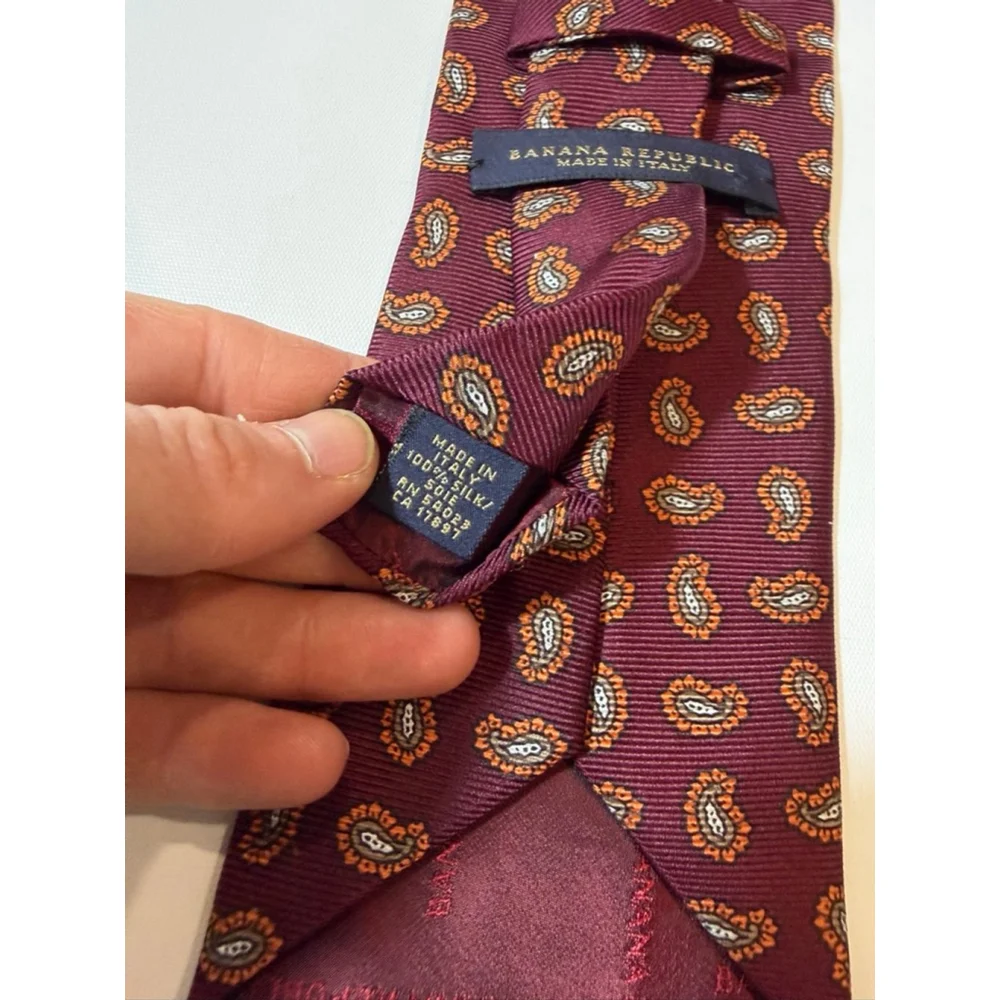 Banana Republic Silk Tie Burgundy Paisley Italy Classic Mens Necktie